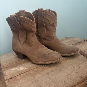 Ariat Brown Heeled Boots for Stylish Comfort